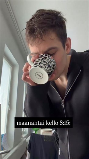 Sain (jostain kumman syystä) ystäviltäni palautetta, että mun pitäis laittaa joka maanantaiaamu tälläinen kömpelö tanssivideo kaveriporukan whatsapp-ryhmään piristämään (?!) niin olisikohan ideaa tännekin? Vai onko niin, että kaikki uskottavuus olisi mennyttä loppuiäksi? Kevättä kohti joka tapauksessa. Ei enää niin pahalta nämä maanantait tunnu! Valoa kohti. | Lauri Lindén