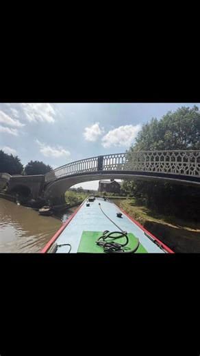 2.8K views · 40 reactions | #foryoupageシ #canalpages #narrowboatsofinstagram #highlight #trader #viral #boatdelivery #boating #Youtube #BoatLife | Cwboatmover narrowboat delivery service | Facebook