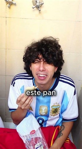 DESPERTE ENCERRADO EN UN BAÑO🚽