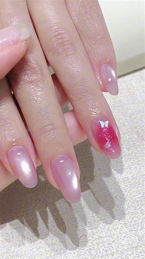 Mắt Mèo Màu Hồng: Nghệ Thuật Làm Móng Độc Đáo