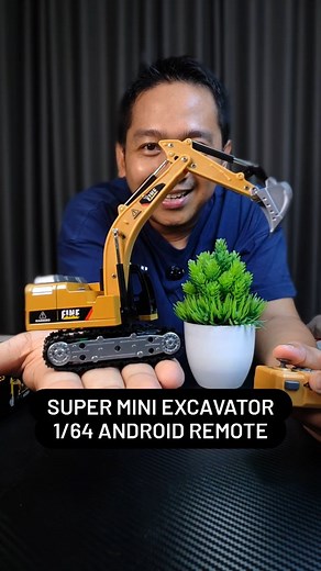 Mini excavator ini memiliki dual remote control, bisa dengan remote manual dan remote android / IOS. Link order ada di bio no 209 #miniexcavator #rcexcavator #miniexcavator | M Rizfan Z | Facebook