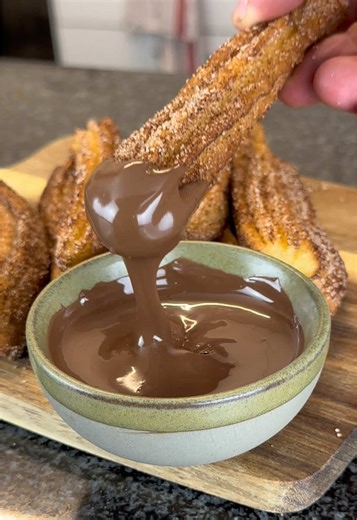Συνταγή για Τέλεια Churros με Σοκολάτα