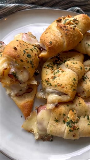 These Ham and Cheese Crescent Roll Ups are always a favorite. Recipe below in comments. | Simply Made Eats