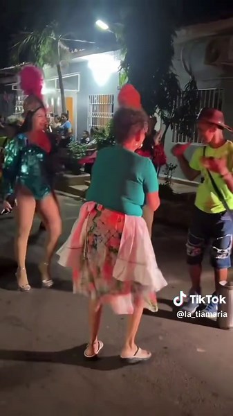 ¡Fiesta y baile con Tía María!