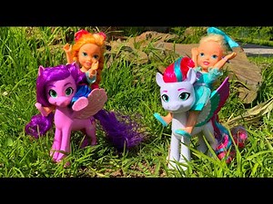 Elsa and Anna toddlers adventure with the ponies