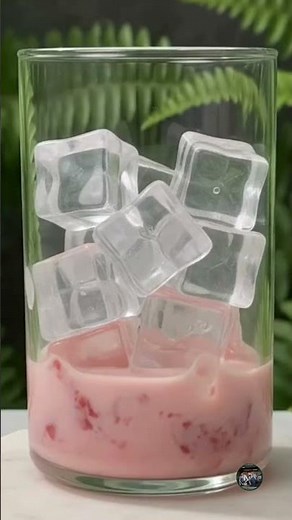 Strawberry Mocktail Recipe 🍓 Easy Summer Drink in 20 Seconds!