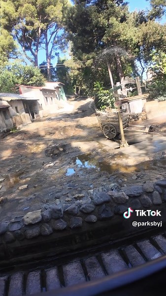 Explore Universal Studios Hollywood's Unique Tram Ride