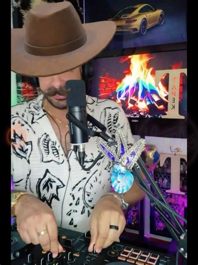 Mike Walls, thank you for the incredible support in my LIVE! I will keep creating better LIVE content! @Mike Walls #tiktoklive #livehighlights #livegift #moneygun #ministar