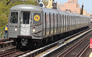 纽约地铁N线行走Astoria快车道