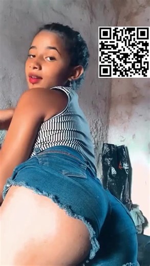 young girl shakes her tight ass #love #babes #blonde #brunette #dance #twerking молодая девушка трясет тугой попкой #любовь #красотки #блондинка #брюнетка #танец #тверкинг