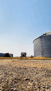 55K views · 333 reactions | Bugs view of one of our Semi Trucks rolling in. #fyp #truck #farm #farm #peterbuilt #farmlife | 1HandnFarming | Facebook