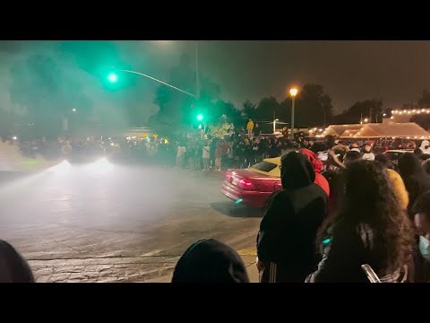 Hundreds watch as cars do donuts in Oakland sideshow