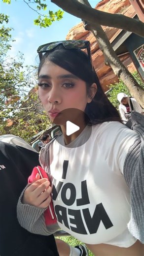 Violet Myers on Instagram: "A Sammich 🤓🥪"