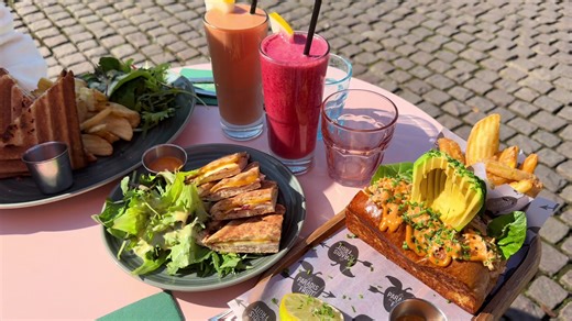 ☁️ Vlog d’une journée cosy avec moi. Je suis trop heureuse de vous partager ce vlog parce que j’ai vraiment apprécié ma journée. Aujourd’hui c’est un jour de fête : l’Aïd 🤍✨ 🌙 C’est vrai que ce n’est pas une fête que je fais depuis toute petite, donc je ne sais pas toujours comment organiser cette journée. Mais j’aime tellement regarder les vlogs et les partages des autres, je trouve ça beau et inspirant. 🎀 De notre côté, on a essayé de profiter au maximum avec ce qu’on avait. Nos plans initi