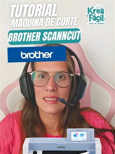 👉 Brother ScanNCut: aprende a usarla desde cero | Tutorial completo ¿Tienes una Brother ScanNCut y no sabes por dónde empezar? En este video te muestro cómo usarla desde cero, sin complicaciones y con tips reales para que no desperdicies material. Ideal si haces agendas, papelería creativa, stickers o productos personalizados. 🧠 En este tutorial verás: Preparación del tapete Ajustes recomendados Errores comunes y cómo evitarlos 💡 Perfecto para quienes quieren emprender con su ScanNCut. #broth