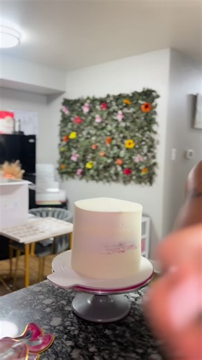 Infinity Sweetz LLC on Instagram: "Decorate this 3 layer Minnie Mouse cake with me Happy birthday Bloom 🌸 Don’t forget to share, repost, like and comment 🫶🏽 #fyp #dmvcakes #minnimouse #birthdaycake #decoratewithme"