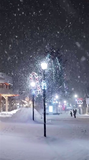 🎄❄️ We’ve good this year… and all we really want for Christmas is MORE fresh powder. The fluffier, the deeper, the better. If Santa’s taking requests, we’re ready for a storm of the snowy kind along The Powder Highway! So tell us — what did you wish for this Christmas? ⛷️🏔️ Video clips by Chris Wheeler, @apreswheeler in Kimberley's Downtown Plazl #agoodplacetobe #powderhighway #kootrocks #skibc ❄️ @Chris Wheeler @Super, Natural BC