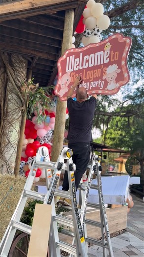 𝗗𝗝 + 𝗘𝗩𝗘𝗡𝗧 𝗣𝗥𝗢𝗗𝗨𝗖𝗧𝗜𝗢𝗡 | 𝗙𝗨𝗘𝗚𝗢 𝗣𝗥𝗢𝗗𝗨𝗖𝗧𝗜𝗢𝗡𝗭 on Instagram: "Bringing barnyard magic to Gia & Logan 4th birthday party! 🐄🎈 Check out this adorable barn backdrop we created to make the celebration unforgettable. ✨🎉 #BirthdayMagic” @alavisheventdesign"