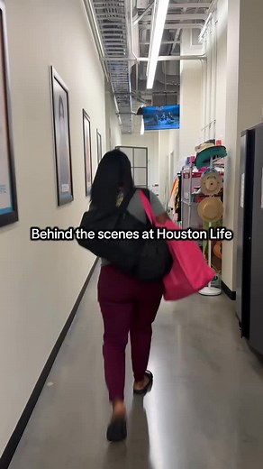 Creative director mode activated 🎬 On set at Houston Life showcasing holiday wines with Wanda Cole-Nicholson RN, Advanced Sommelier. Sober friends, non-alcoholic wines pass the vibe check too 😉🍷 What y’all drinking this holiday season? | Naté Allen