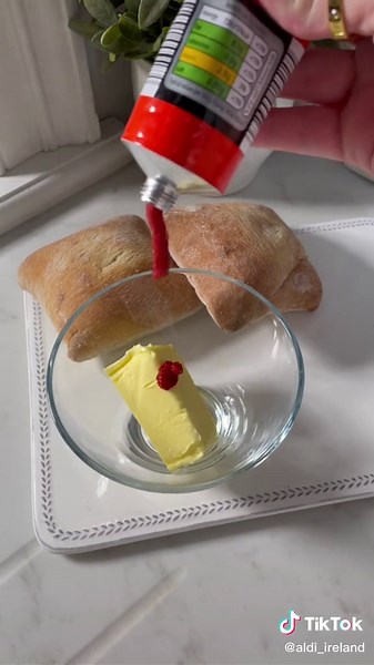 Delicious Summer Recipe: Tomato Butter Pizza from Aldi