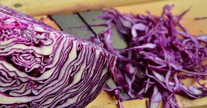 Comment couper un chou rouge ?
