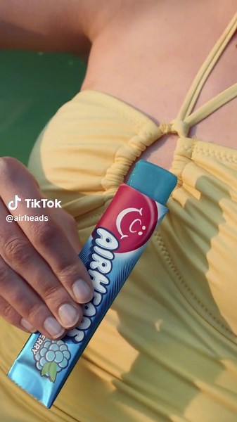 It’s poppin’ at the pool. Airheads don’t melt in the sun, so they’re great for summer.