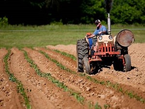 What to Do When a Tractor Is Blowing Black Smoke and Has No Power