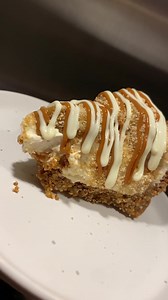 APPLE CRUMBLE CHEESECAKE!!! Let me just say how incredible this taste and how shocked I am at how well it works. I went for the cheesecake pie to do this as I wanted to have some custard in the bottom before the cinnamon cheesecake went in. Then I topped it with my cooked apple in brown sugar and homemade crumble 👌🏻 I added some caramel and more custard to finish off! Would you try? | The Cheescake Kitchen