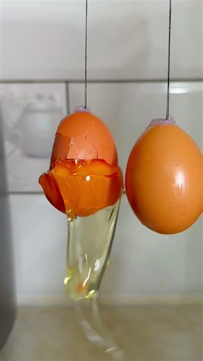 Super bear Adventures vs Minecraft Bee Egg Battle #roblox #superbearadventure #roblox #foryou #kids