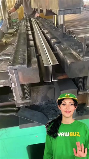 new series! 🥳 #subway #fastfood #uk #customerservice #hollylaing | subway