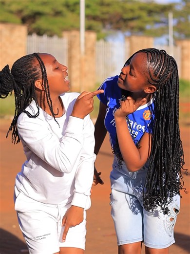 Jennie & Queen Energetic Make New Friends