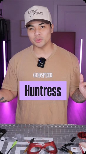 𝑪𝑹𝑰𝑺𝑷𝑶 on Instagram: "Putting flechettes on my cosplay #cosplay #reels #arrow #greenarrow #dccomics"