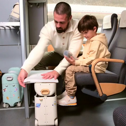 More comfort, more fun Our JetKids by Stokke Bedbox makes train rides more comfortable for little travelers. It allows your child to sit in an ergonomic position while travelling on a train or in the air. The Bedbox can be easily set up in 5 Steps: Step 1: Lift Lid Step 2: Turn Lid Step 3: Adjust Hight Step 4: Pull extension plate Step 5: Place Mattress #jetkidsbystokke #bedbox #travelgear #travellingwithkids @jetkids.com JetKids BedBox by Stokke: http://bit.ly/2IGGVPj | Stokke