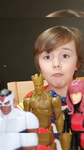 A BATALHA DE BRINQUEDOS SUPER-HERÓIS - Brancoala Kids
