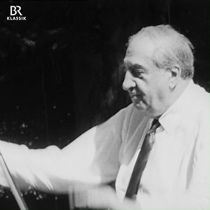 Die Salzburger Festspiele | Salzburg Festival 2024 starten! ❤️ Wir freuen uns auf viele schöne Musikerlebnisse. 🎼👏 Und hier kommt zur Einstimmung ein Schmankerl aus unserem Salzburg-Archivschatz: Die Proben zur "Pariser Symphonie" (Mozart) aus dem Jahr 1961 mit Dirigent Bernhard Paumgartner. 🙃 Er leitet die Camerata Academica des Mozarteums Salzburg (heute: Camerata Salzburg). #Mozart #salzburg #blackandwhitemusicvideo | ARD Klassik