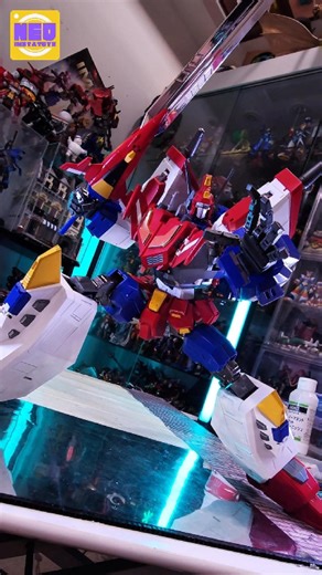 Toy Review｜IRON TRANS IR-V01G Star Saber（星宇）Animation Version 評測｜IRON TRANS IR-V01G 變形金剛 星宇 動畫色版 大概是 5 年前左右的產品， 這次同一家廠商要出獅王了， 所以做了動畫色換色版。 我是第一次玩到星宇！ 整體來說真的很棒， 可動也很不錯。 缺點是做工還有加強空間， R 角比較尖， 小星宇沒有接地關節比較可惜。 但原則上瑕不掩瑜， 很大！很漂亮！ #Transformers #StarSaber #IronTrans #IRV01G #第三方變形金剛 #玩具開箱 #ToyReview | NEOInstaToyz