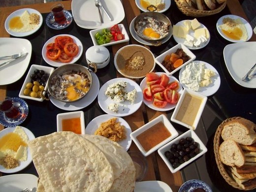 What is a Traditional Saudi Breakfast?
