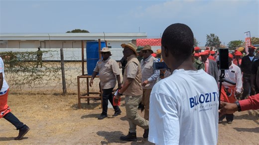 His passion for cattle rearing and livestock farming as a vehicle for economic empowerment in Barotseland remains unmatched and deeply inspiring. 🐃✨ Despite his busy schedule during the ongoing Silver Jubilee Festivities, he graciously took time to grace and officially open the Agriserve Veterinary Shop at Zambeef. During the tour, His Majesty also visited the Zambeef Field Demonstration, where he viewed locally sourced and well-managed herds — animals that meet both commercial and internationa