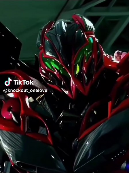 Transformers Stinger vs Bumblebee: Epic Showdown