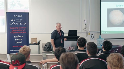 Students at Casuarina Senior College (CSC) were given a unique glimpse into the future of science and technology as the school hosted the AVISTA (AROSE’s Virtual and In-person STEM Training and Awareness) program. The senior teacher for science, Kyle Nelson, said “CSC feels privileged to have been able to host this program. The program brings STEM to life in a way that is engaging, hands-on and linked to career opportunities. It is exciting to see our students working with and learning from real