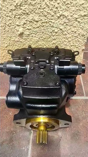 Danfoss Series 90 high-power closed-circuit axial piston pump, 90 (e.g., PV90R80 or 90R180).