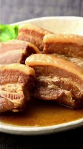 暑い日でも食べたくなる！作り置き豚の角煮🔥 * 「白飯が秒で消える…禁断の豚の角煮」* 「夏でも箸が止まらないトロトロ角煮」* 「深夜に見たら終わる飯泥棒角煮」* 「煮込むだけで優勝する最強おかず
