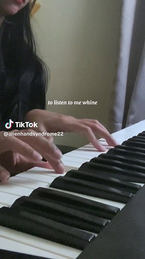 Am I just paranoid? Or am I just stoned? #greenday #basketcase #basketcasegreenday #greendaybasketcase #billiejoearmstrong #greendaysounds #poppunk #poppunkmusic #punkrock #pianocover #piano