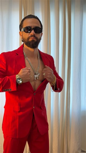 Ant y Santos | LLEGO ELLA (payback time, por abandonarme 😂). . Shanteé quería morirse de la vergüenza 🤣. . #esposo #risas #broma #bachata #pareja .... | Instagram