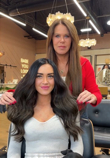 @Bloom Nutrition Crisp Apple is here to stay! For those of you who don’t know @jzstyles.co color The Desmon was named after my daughters best friend Desmon who passed away. Her funeral theme was Paris so we are taking a trip for her with her mom this week ❤️ Love you Des we miss you everyday! #bloompartner #jzstyleshairextensions #hairextensions #hair #hairinspo