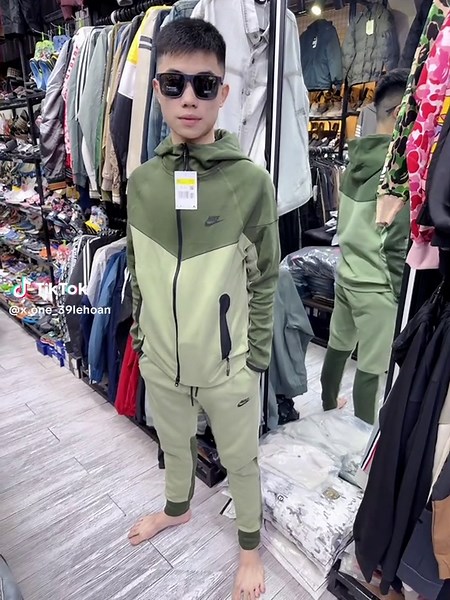 Màu teck đẹp nhất năm cho ae biết mặc😆. Dép O37…55O…78O2#xuhuong #niketech #x_oneshop