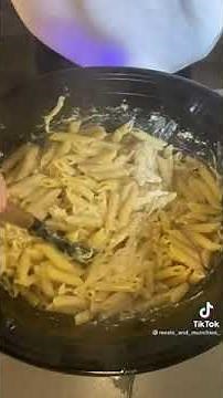 BWW Garlic Parmesan Chicken Pasta! ( Crockpot - Instapot - Slowcooker )