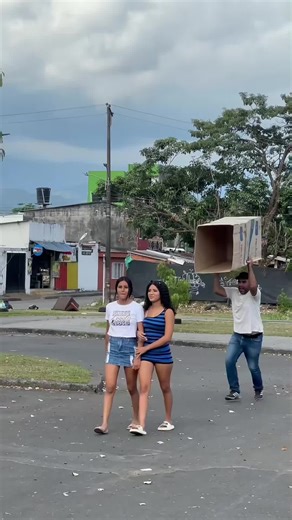 I've been laughing hahahahahahahaha......😂😂#funny #funnyvideos #scarepranks #prank #funnyvideos