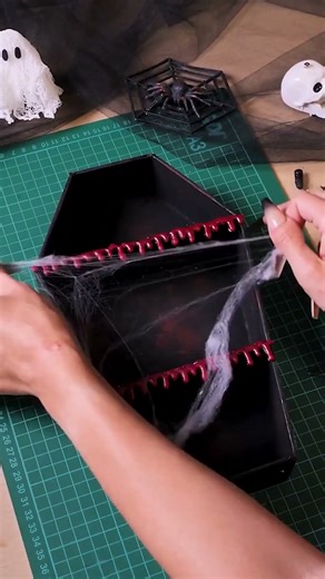 From plain cardboard to creepy coffin shelf 📦⚰️👻 #halloween #diyproject