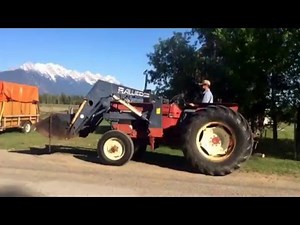 IHC 784 tractor with allied 590 loader